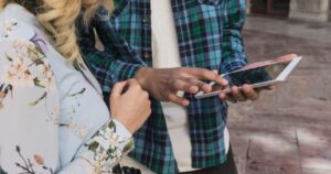 FlirtFinder UK: Explore Smart Dating in the Digital Age
